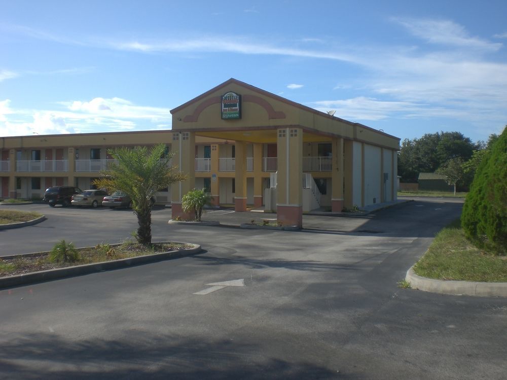 Executive Garden Titusville Hotel ภายนอก รูปภาพ