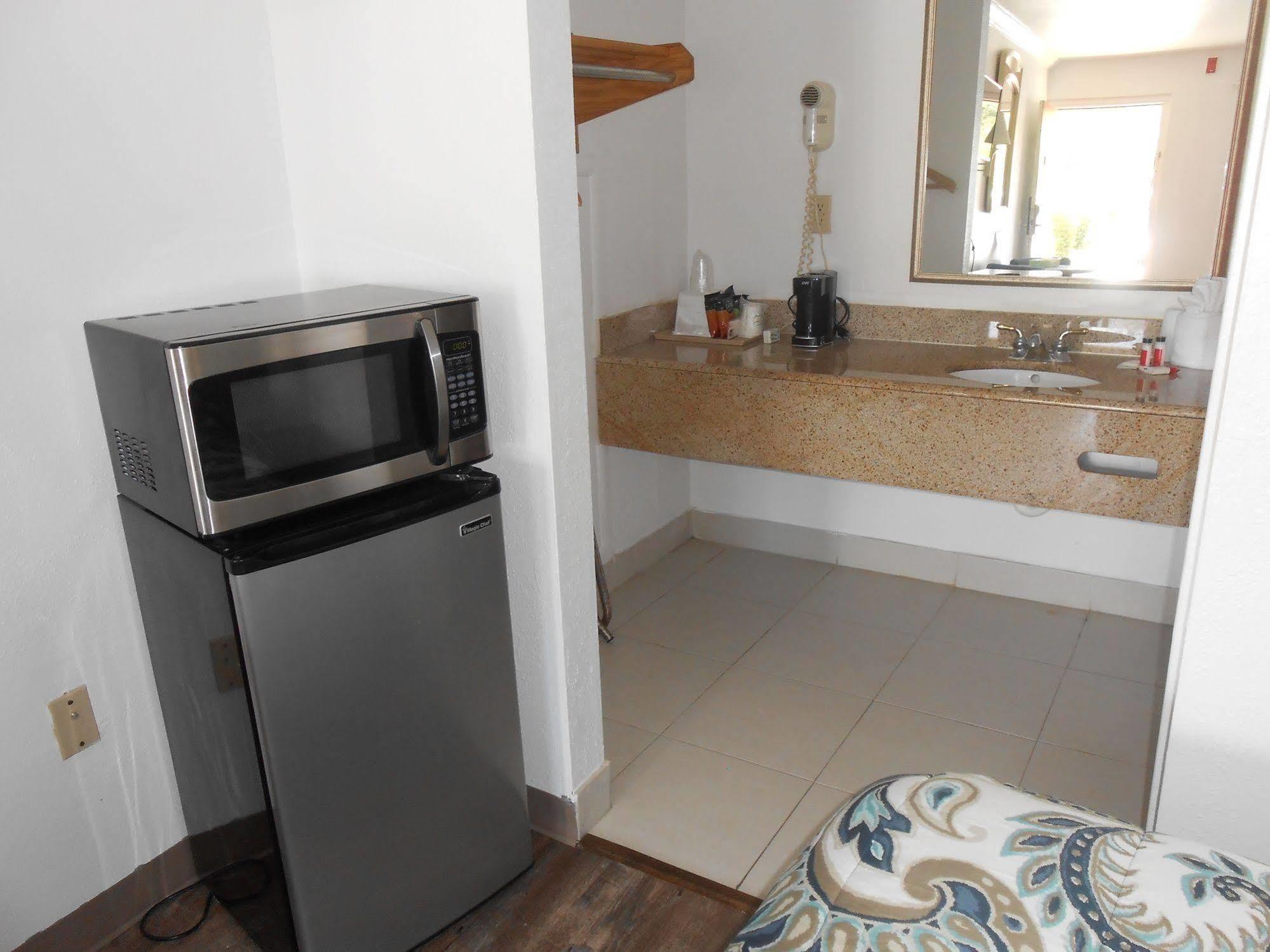 Executive Garden Titusville Hotel ภายนอก รูปภาพ