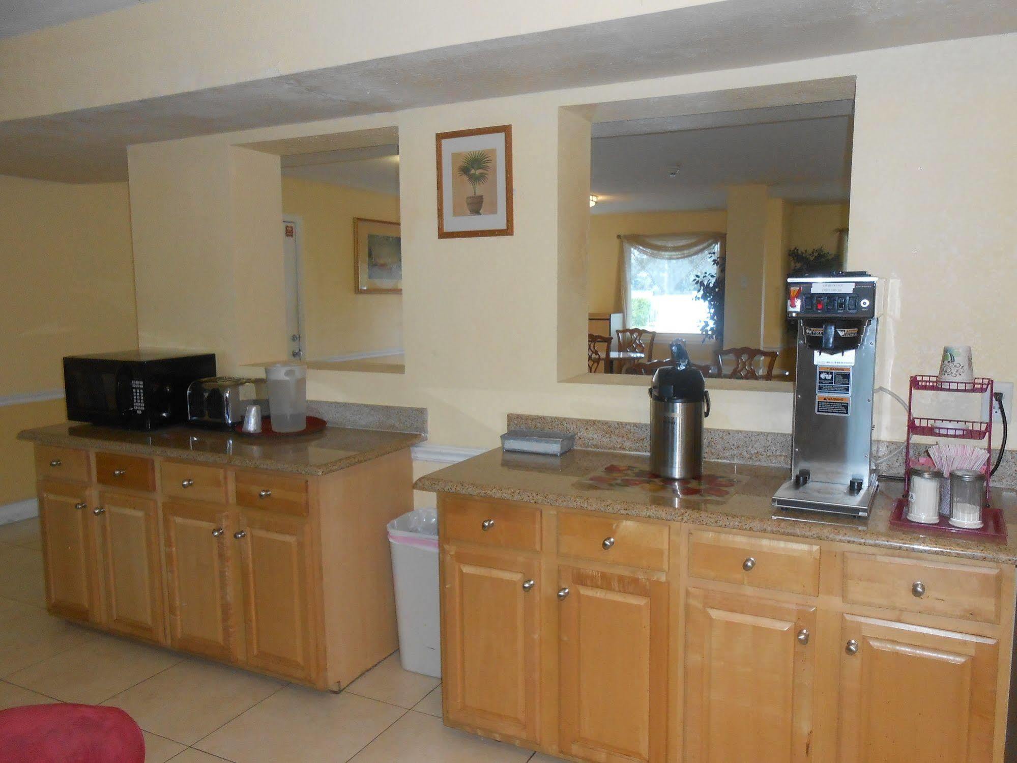 Executive Garden Titusville Hotel ภายนอก รูปภาพ