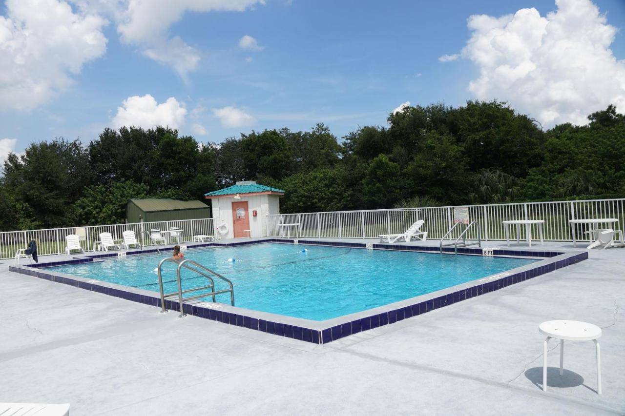 Executive Garden Titusville Hotel ภายนอก รูปภาพ