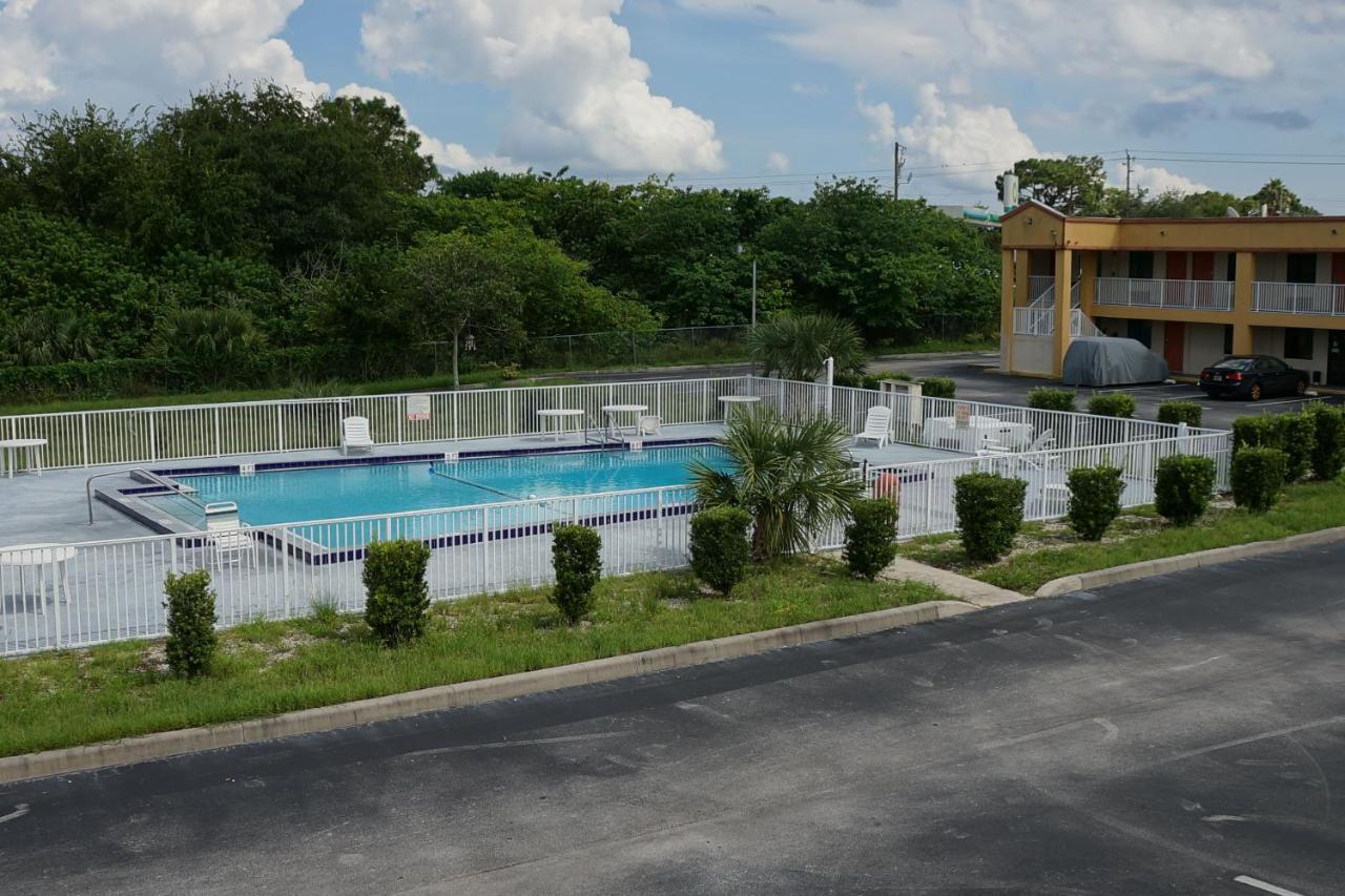 Executive Garden Titusville Hotel ภายนอก รูปภาพ