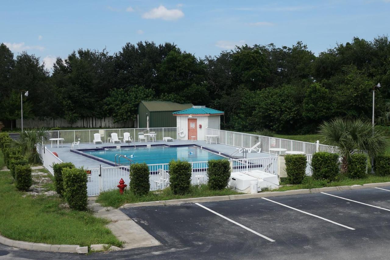 Executive Garden Titusville Hotel ภายนอก รูปภาพ